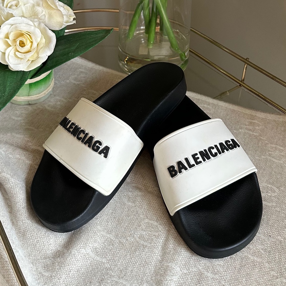 Balenciaga Woman’s Logo-Embossed Rubber Pool Slides NWT